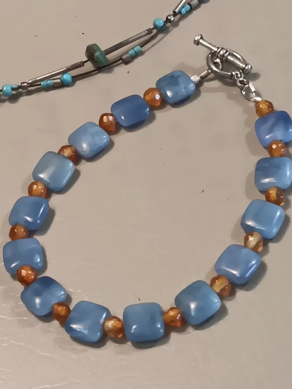 Lot of 3 pieces - stone bead bracelets & dainty silver tone collar necklace